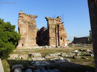 bergama-61337-cervena-basilika