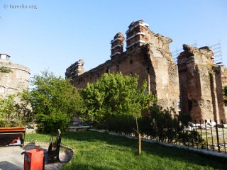 bergama-61339-cervena-basilika