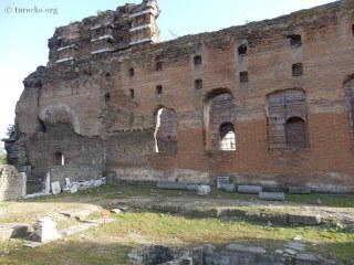 bergama-61343-cervena-basilika