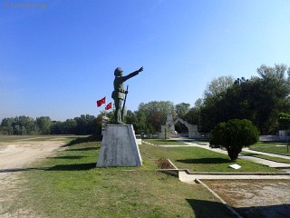 edirne-50551-pamatnik.jpg
